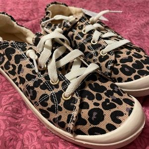 Time and Tru Scrunch Back Leopard Print Sneaker NWT